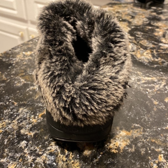 Womens Skechers solid black shape up soft leather shoes/ slippers size 9 - Picture 3 of 5